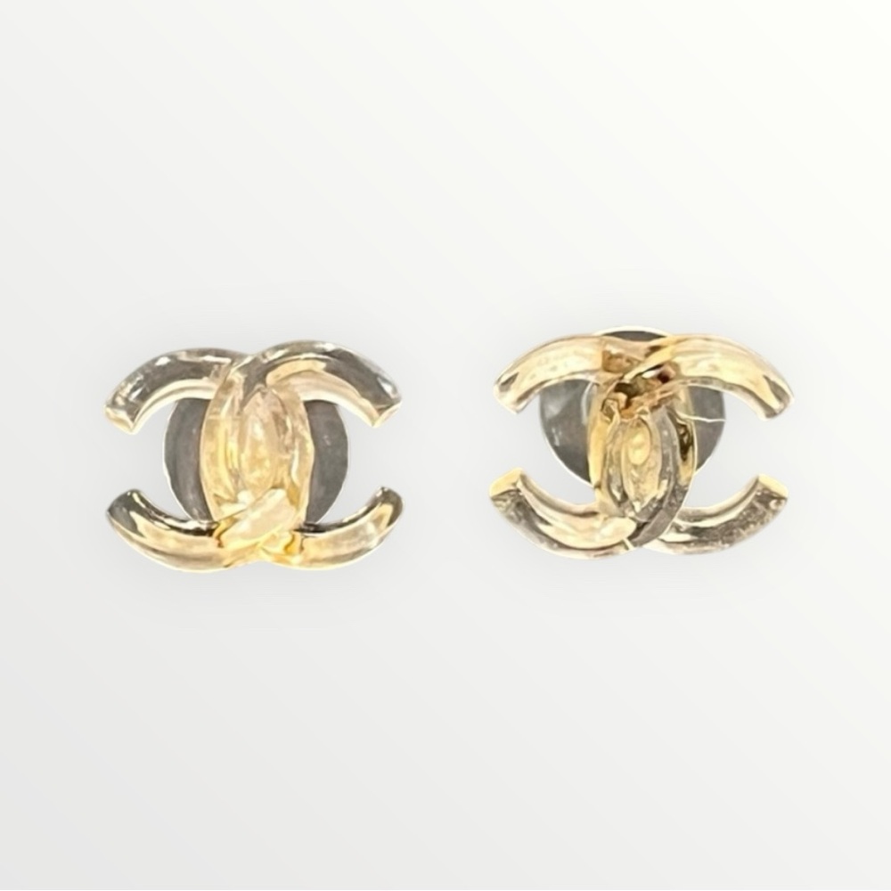 Authentic Chanel Vintage Resin CC Pierced Earrings - Picture 5 of 6